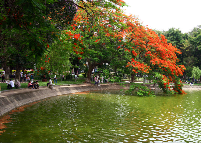 Hanoi lakes provide space for relaxation